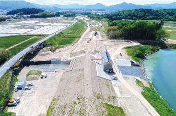 前田地区（福知山市）の堤防