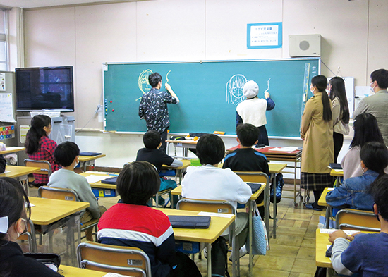 京都精華大学「八幡市の小学校でのイラスト教室」