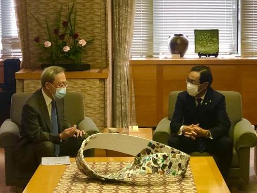 駐フランス日本国大使の知事表敬訪問の様子