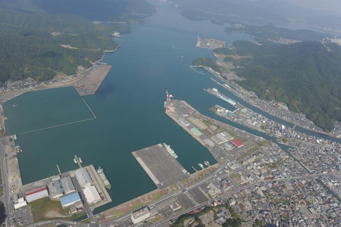 空から見た舞鶴港