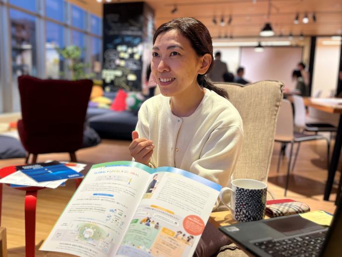 戦略総務主任・グラフィッカーの外崎氏