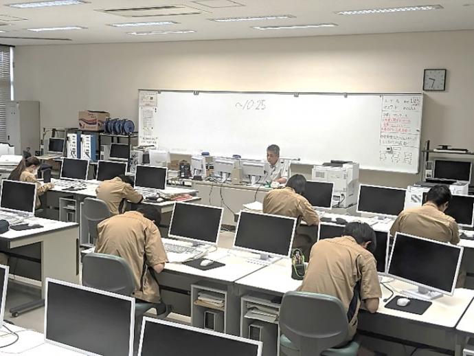 筆記試験対策の授業の様子