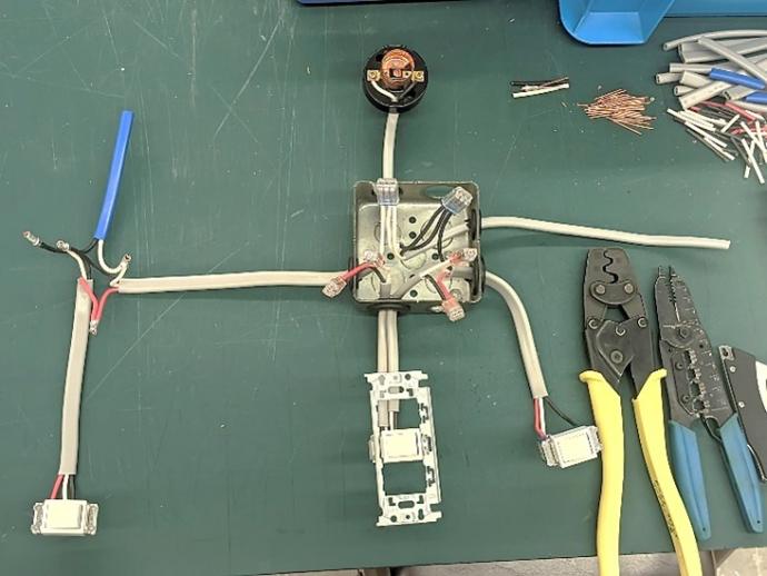 実技試験対策の作業の様子1