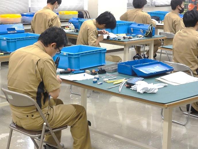 実技試験対策の作業の様子2