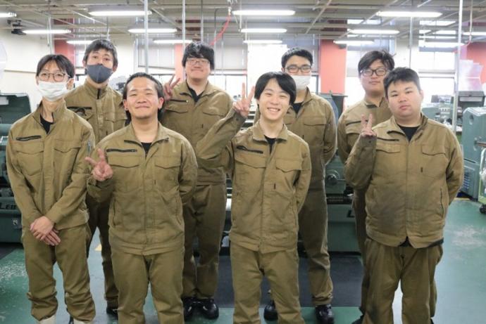 加工を無事終えて全員での記念写真