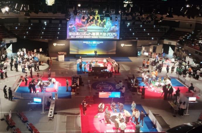 全日本ロボット相撲決勝大会会場の様子