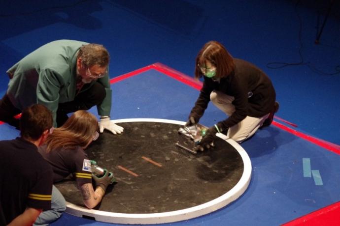 全日本ロボット相撲決勝大会試合の様子1