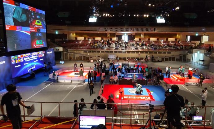 全日本ロボット相撲全国大会の会場風景