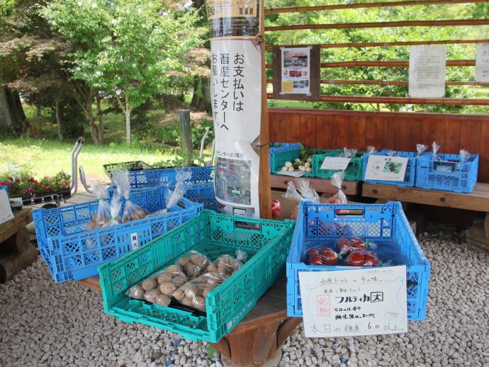 みのりの館に並んだ商品の写真