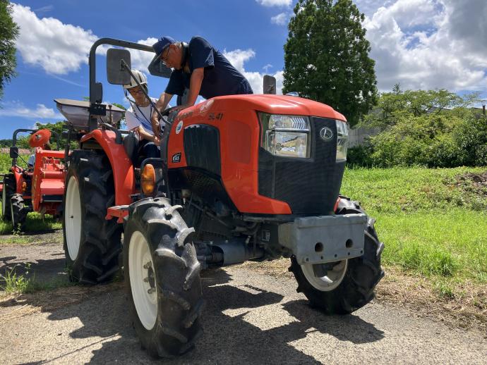緑の学園の様子(トラクタ操作体験)