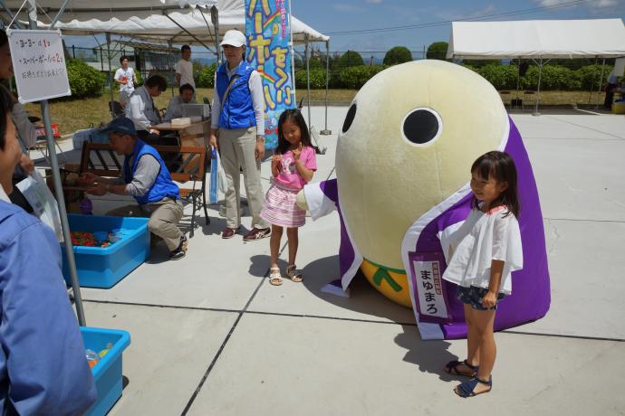 H26まゆまろと子どもたち