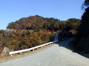 肱谷四ッ谷入口付近（丹波美山1号線側：菅生山）