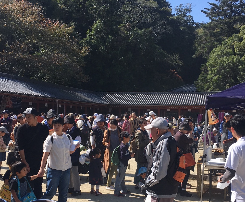 第5回やわたうまいもん祭&マルシェ 八幡市 石清水八幡宮頓宮と一ノ鳥居から頓宮への参道 ※)お茶の京都DMOより