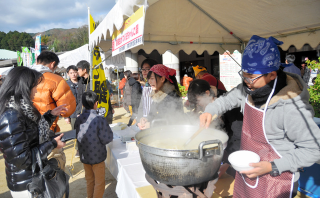第10回 全国ご当地鍋フェスタ「鍋-1グランプリ」 笠置町 わかさぎ温泉 笠置いこいの館前広場