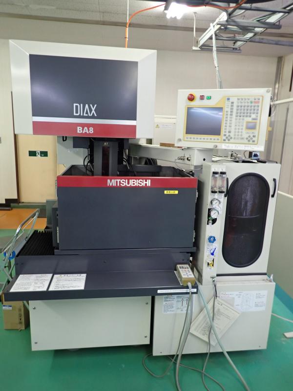 ワイヤカット放電加工機写真