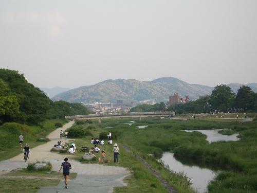 北大路橋から望む東山の風景写真