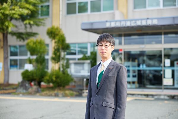 カルーセル（古川主事）