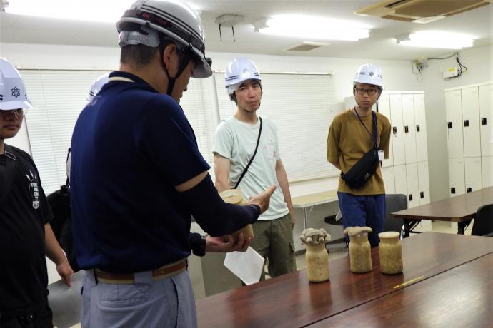 きのこ生産施設見学