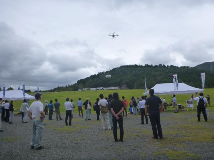 林業用運搬ドローン実演の様子