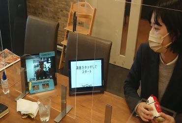 タブレットを通してメニューを注文