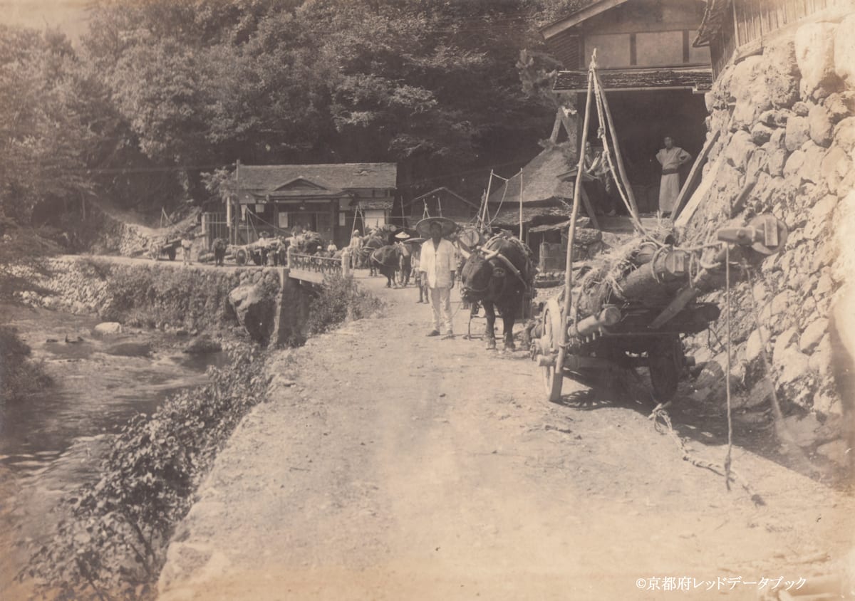 写真18　荷車を使っての御用材搬出。雲ヶ畑出合橋。1928年7月19日。
