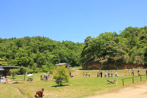 芝生広場