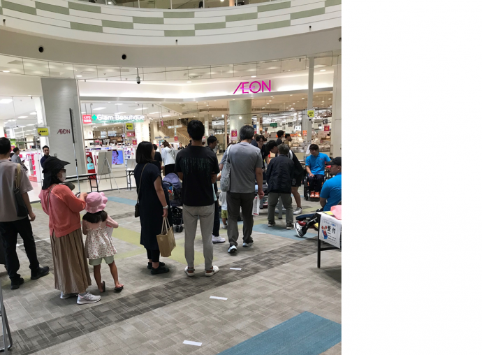 ベンチ台の行列