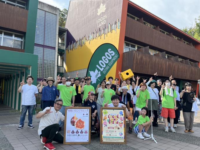 フェスタ実行委員会とJYライヴ出演者との集合写真