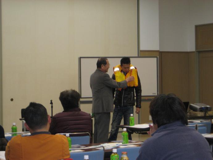 安全講習会救命胴衣説明