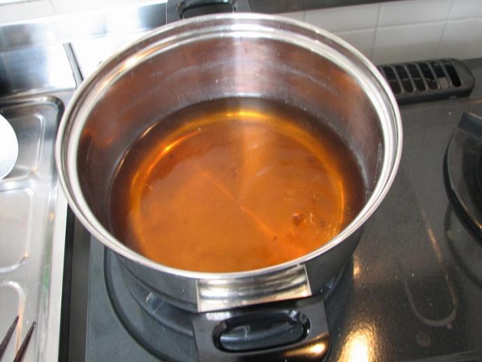 調味液を鍋に入れて沸騰させる