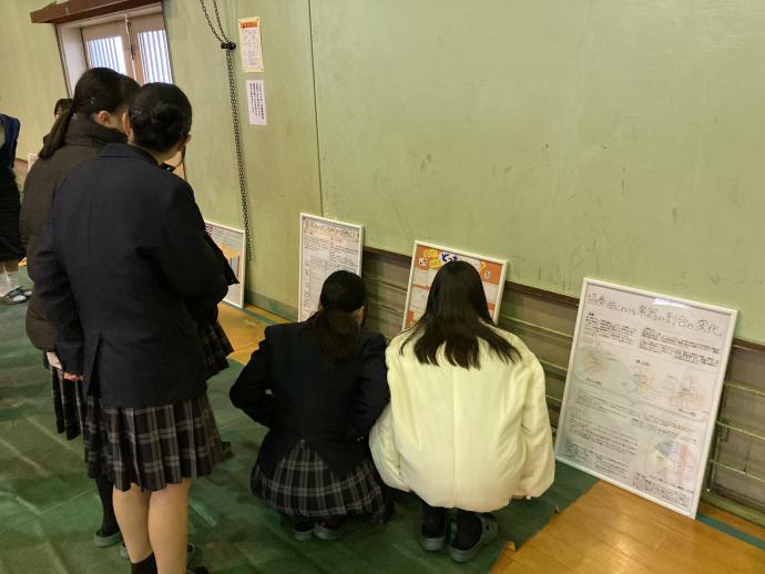 作品鑑賞の様子