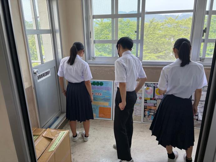 作品鑑賞の様子