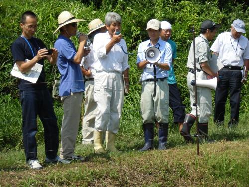 管理状況を説明する生産者