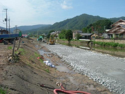 中橋から京口橋左岸の工事状況（下流から望む）