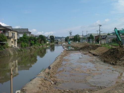 中橋から京口橋左岸の工事状況（上流から望む）