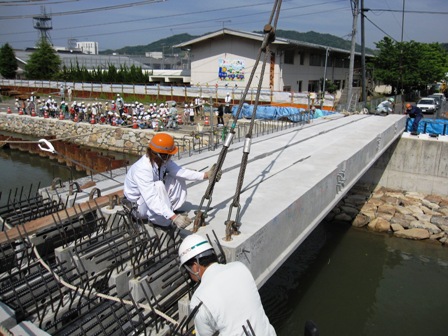 平成21年5月の中橋桁架設の様子