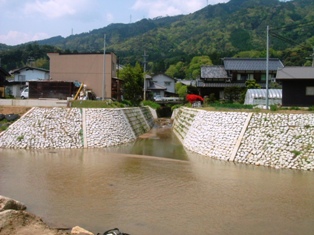 改修後の柿ヶ成川