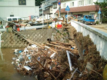 台風23号被災直後の京口橋