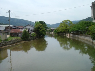 大手橋から上流を望む（改修前の様子）