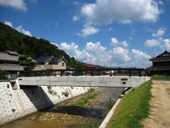 上流より大橋を望む