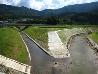 大橋から今福川合流点を望む