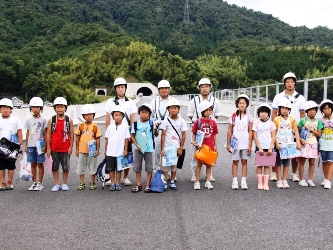 上宮津大橋の上で記念撮影