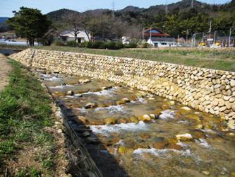 上宮津保育所裏の落差工