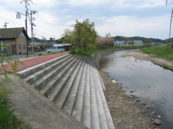 溝谷川階段護岸・散策路