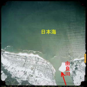 由良海岸の航空写真です。