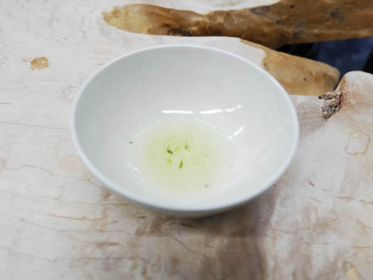 お茶の色が透明