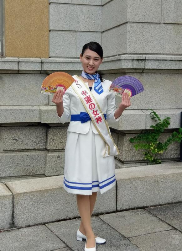 010927宝くじ幸運の女神写真正面01