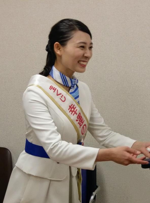 010927宝くじ幸運の女神写真横顔01